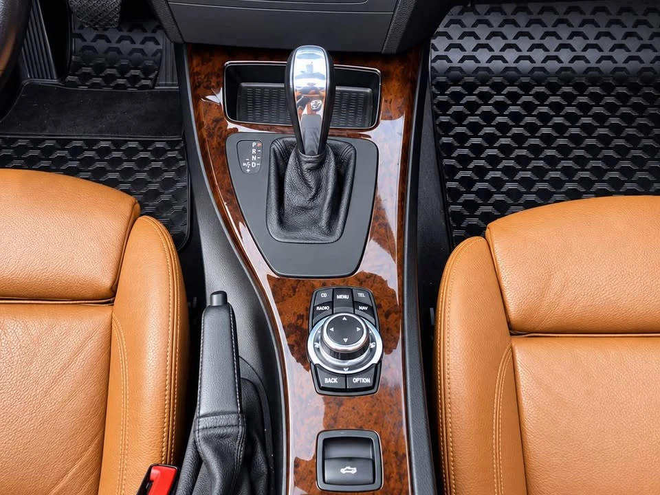 2011 BMW E90 3 Series Sedan - Image 16 of 19