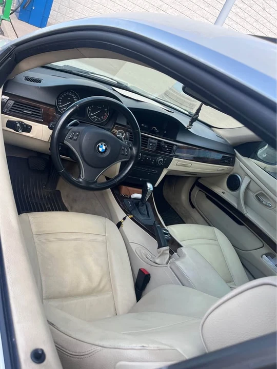 2011 BMW E90 3 Series Sedan - Image 5 of 5