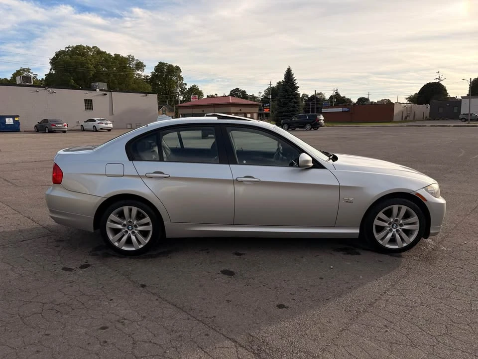 2011 BMW E90 3 Series Sedan - Image 4 of 14