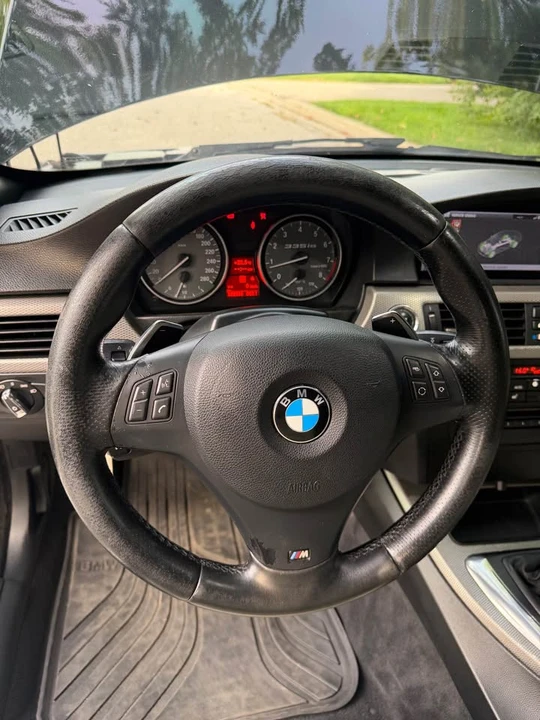 2011 BMW E90 3 Series Sedan - Image 10 of 15