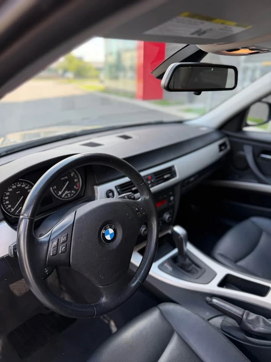 2011 BMW E90 3 Series Sedan - Image 12 of 13