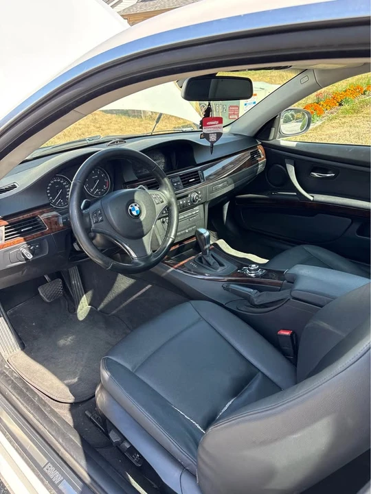 2011 BMW E90 3 Series Sedan - Image 8 of 10