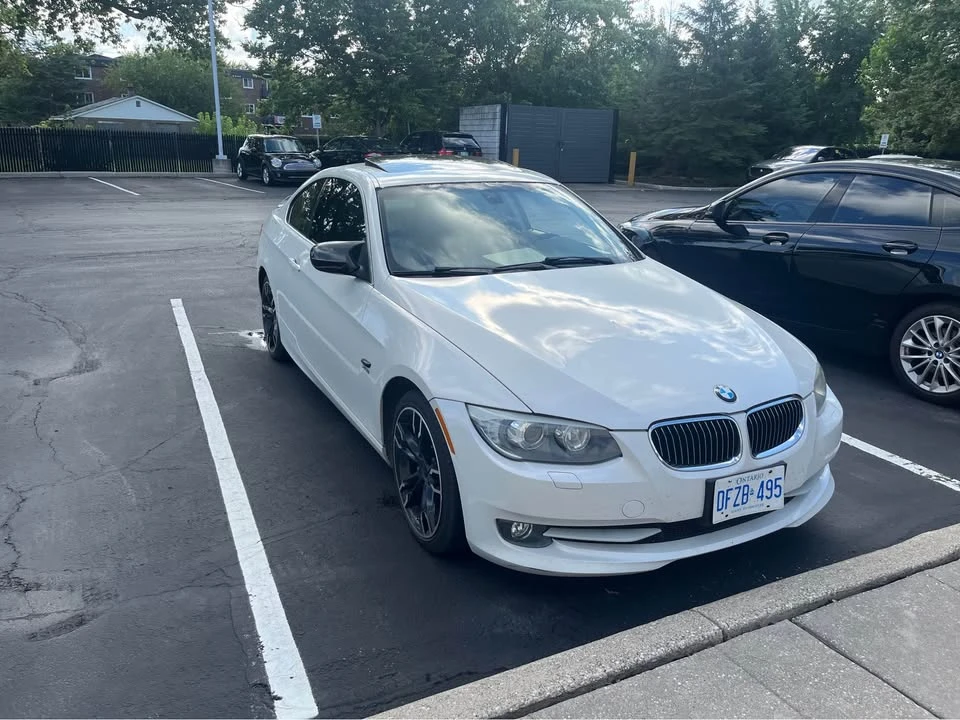 2011 BMW E90 3 Series Sedan - Image 2 of 5