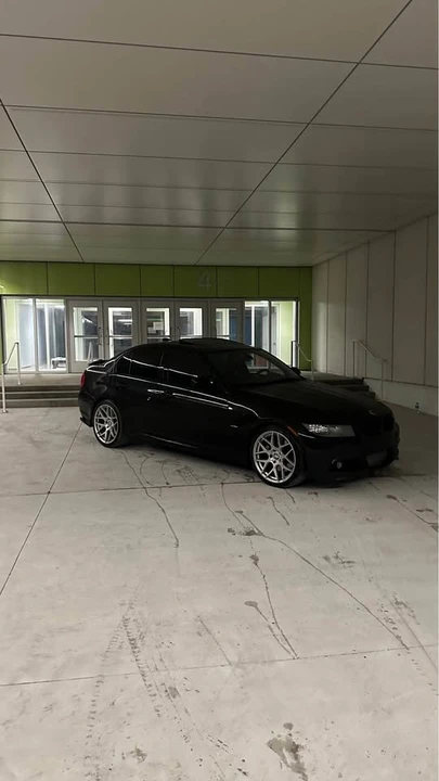 2011 BMW E90 3 Series Sedan - Image 2 of 6