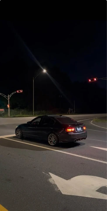 2011 BMW E90 3 Series Sedan - Image 5 of 6