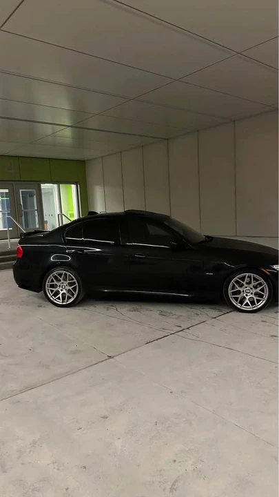 2011 BMW E90 3 Series Sedan - Image 4 of 6