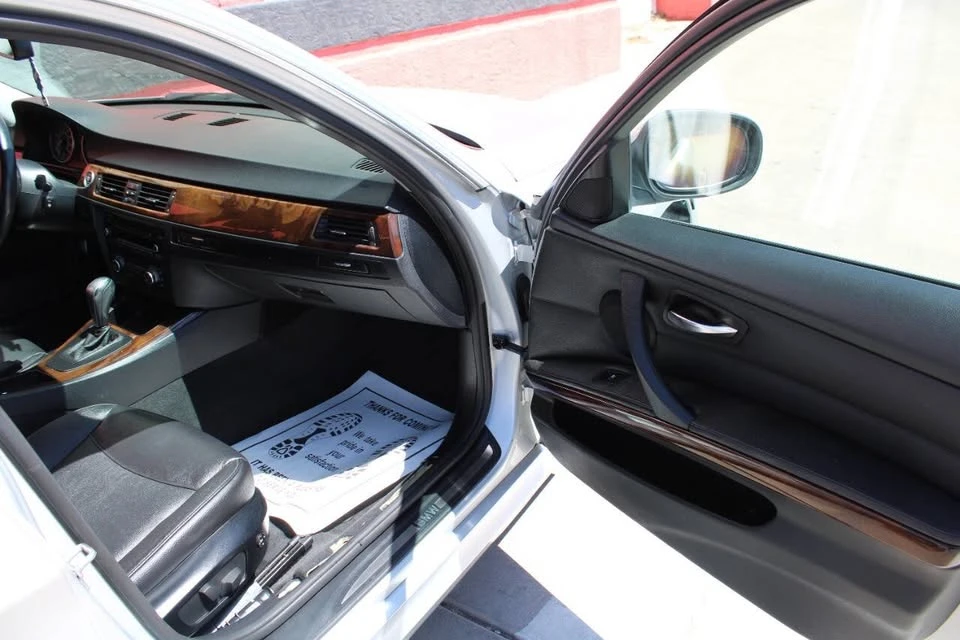 2011 BMW E90 3 Series Sedan - Image 11 of 20