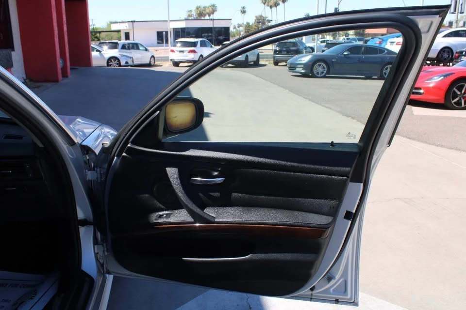 2011 BMW E90 3 Series Sedan - Image 15 of 20
