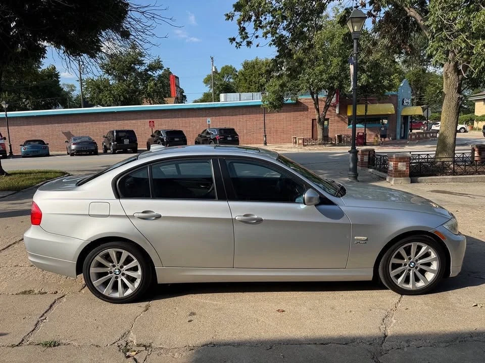 2011 BMW E90 3 Series Sedan - Image 4 of 12