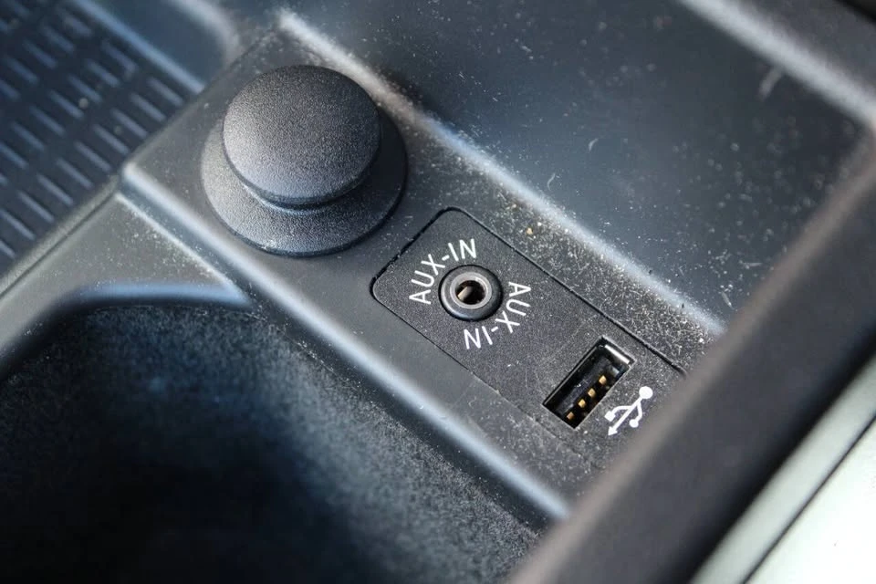 2011 BMW E90 3 Series Sedan - Image 19 of 20
