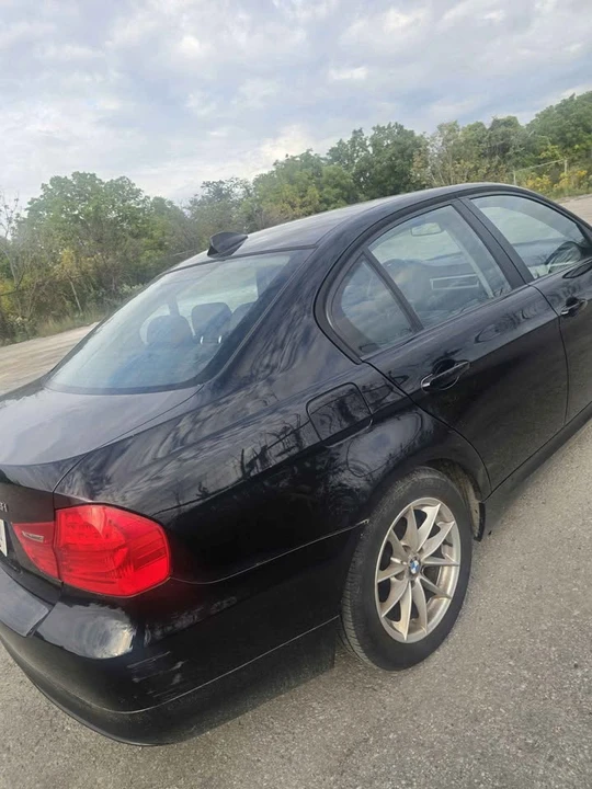 2011 BMW E90 3 Series Sedan - Image 4 of 10