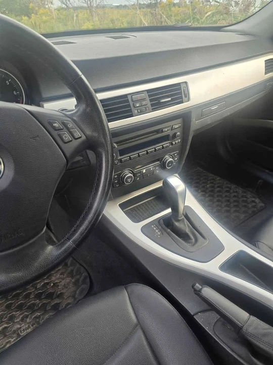 2011 BMW E90 3 Series Sedan - Image 7 of 10