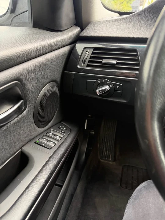 2011 BMW E90 3 Series Sedan - Image 15 of 16