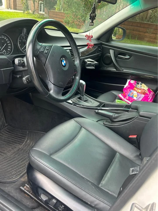 2011 BMW E90 3 Series Sedan - Image 5 of 6