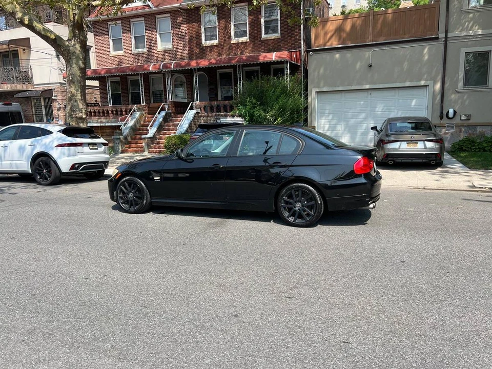 2011 BMW E90 3 Series Sedan - Image 3 of 16