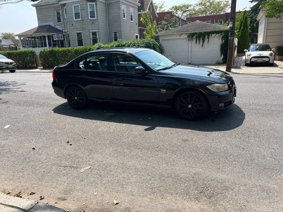 2011 BMW E90 3 Series Sedan - Image 5 of 16