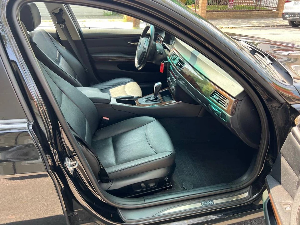 2011 BMW E90 3 Series Sedan - Image 12 of 16