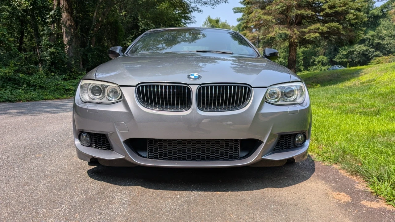 2011 BMW E90 3 Series Sedan - Image 2 of 19
