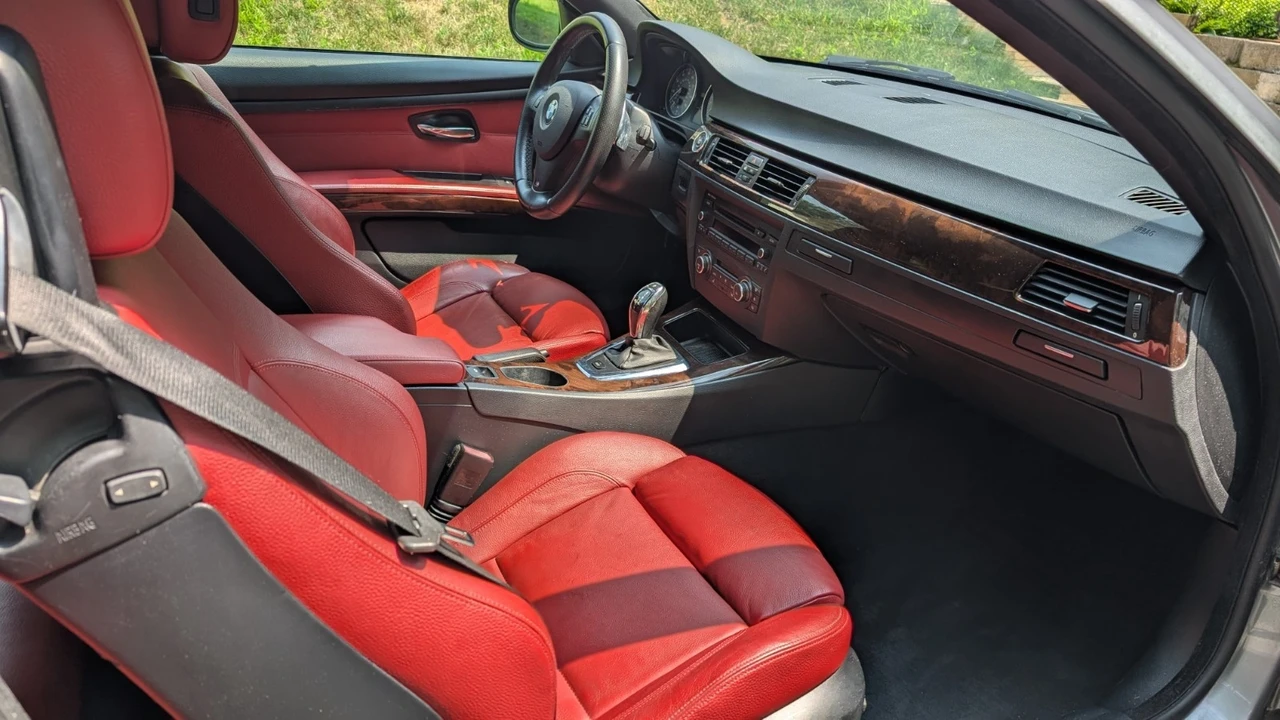 2011 BMW E90 3 Series Sedan - Image 13 of 19