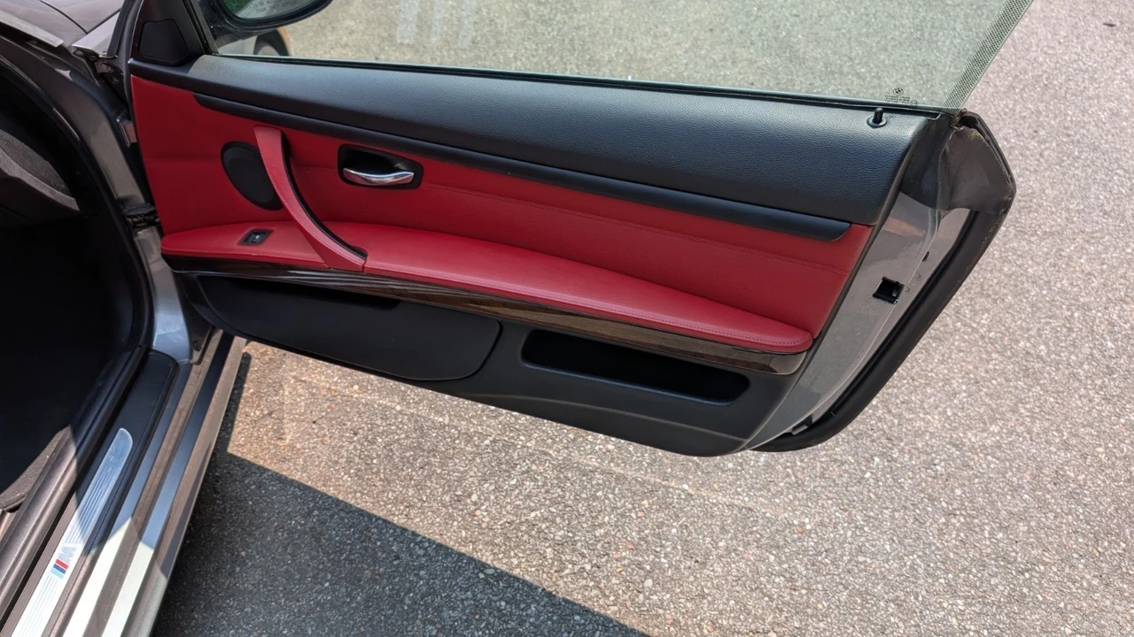 2011 BMW E90 3 Series Sedan - Image 14 of 19