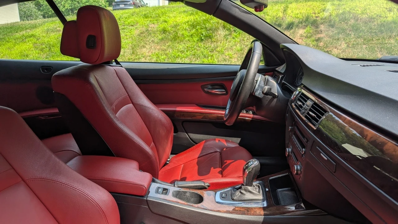 2011 BMW E90 3 Series Sedan - Image 12 of 19