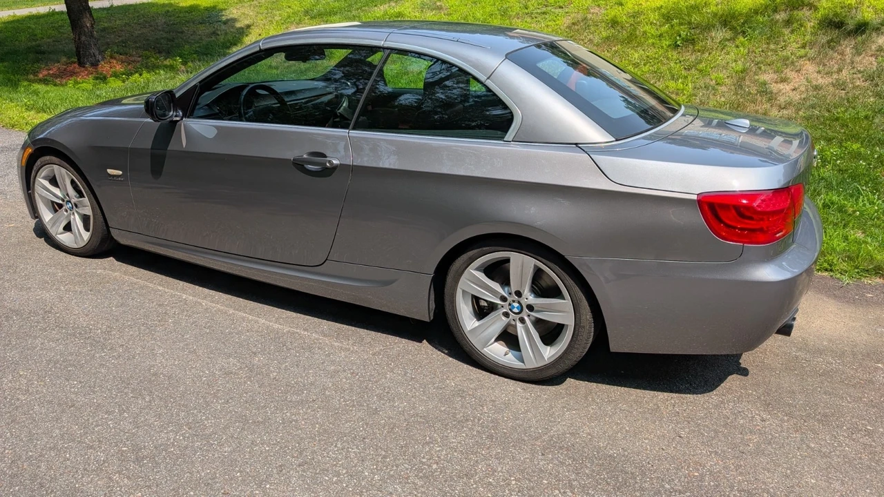 2011 BMW E90 3 Series Sedan - Image 4 of 19