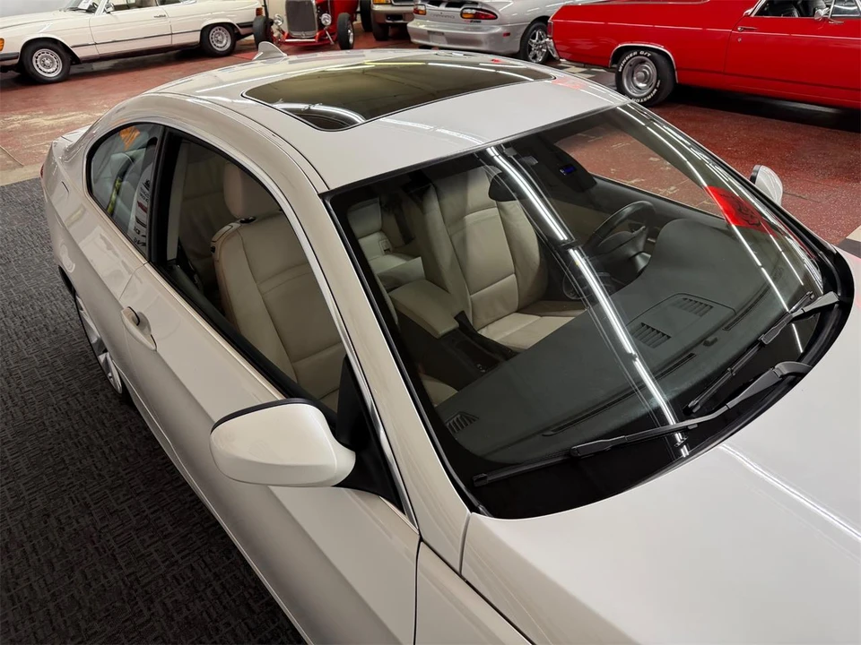 2011 BMW E90 3 Series Sedan - Image 10 of 31