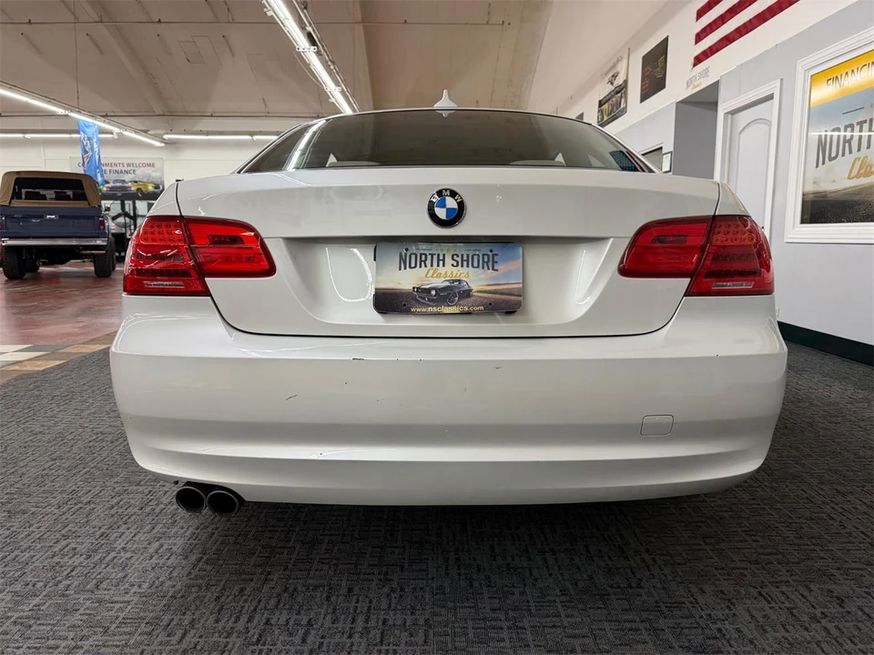 2011 BMW E90 3 Series Sedan - Image 13 of 31