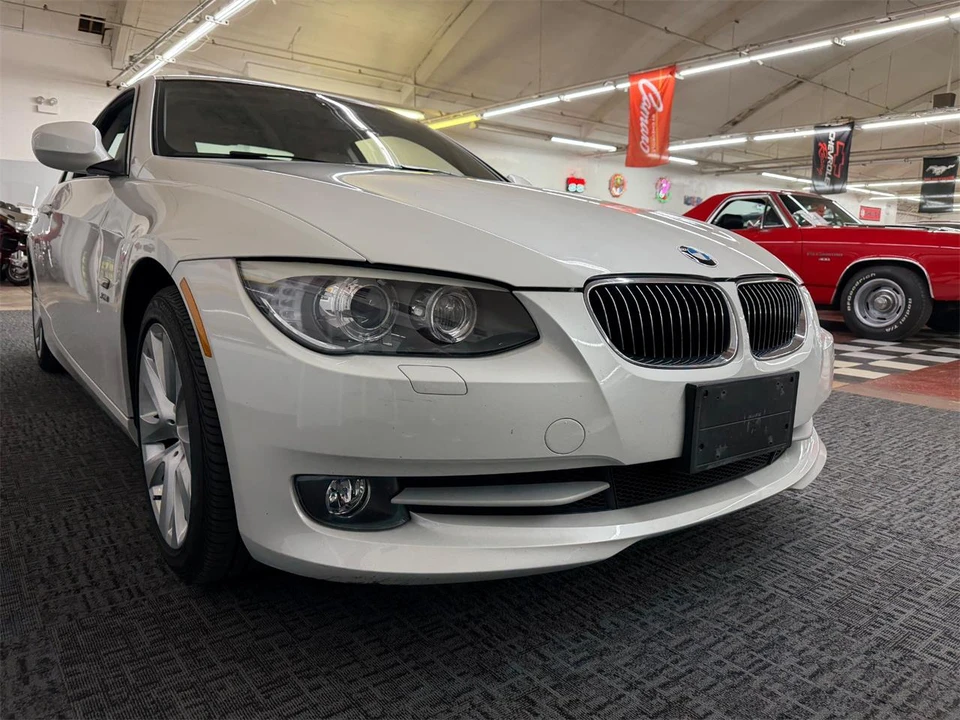 2011 BMW E90 3 Series Sedan - Image 7 of 31