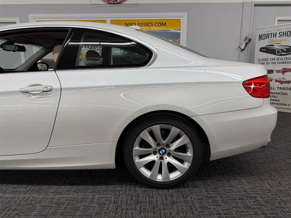 2011 BMW E90 3 Series Sedan - Image 19 of 31