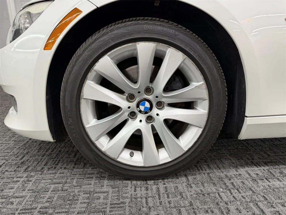 2011 BMW E90 3 Series Sedan - Image 22 of 31