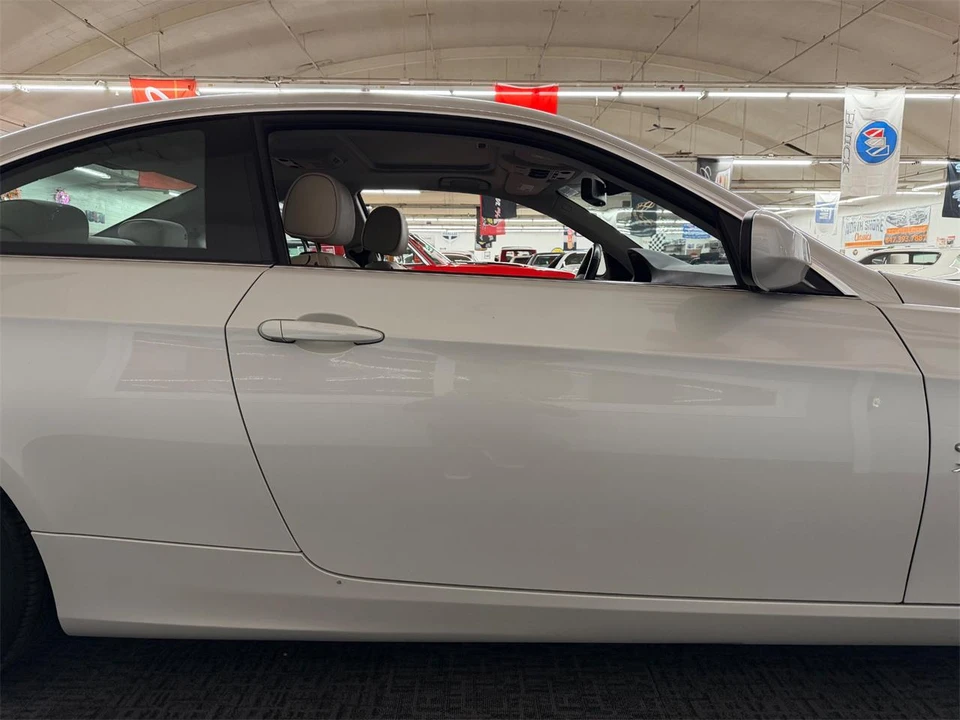 2011 BMW E90 3 Series Sedan - Image 25 of 31