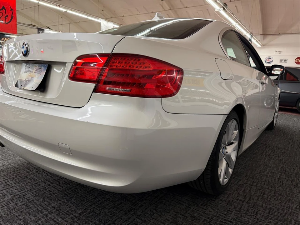 2011 BMW E90 3 Series Sedan - Image 28 of 31