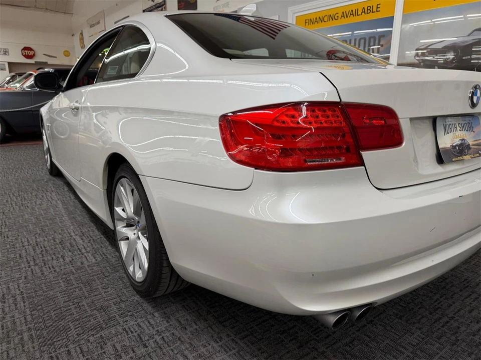 2011 BMW E90 3 Series Sedan - Image 20 of 31
