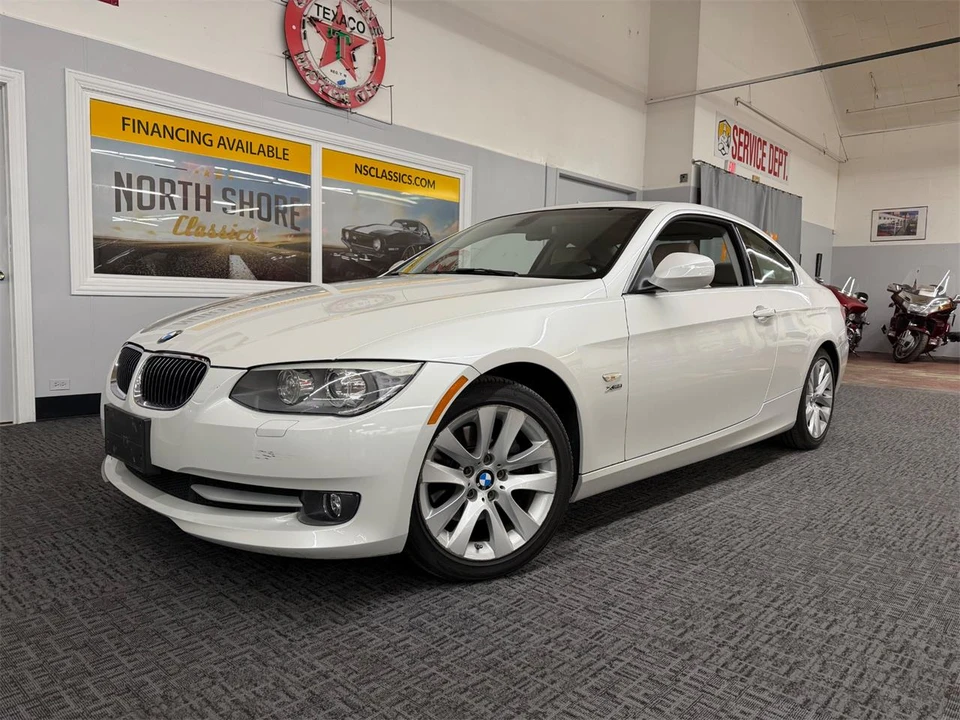 2011 BMW E90 3 Series Sedan - Image 2 of 31