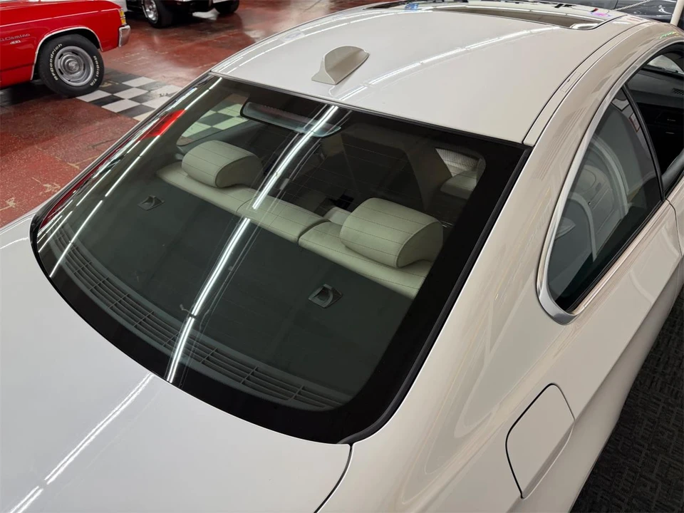 2011 BMW E90 3 Series Sedan - Image 15 of 31