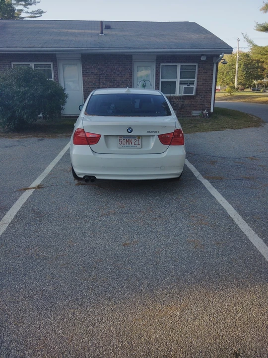 2011 BMW E90 3 Series Sedan - Image 2 of 4