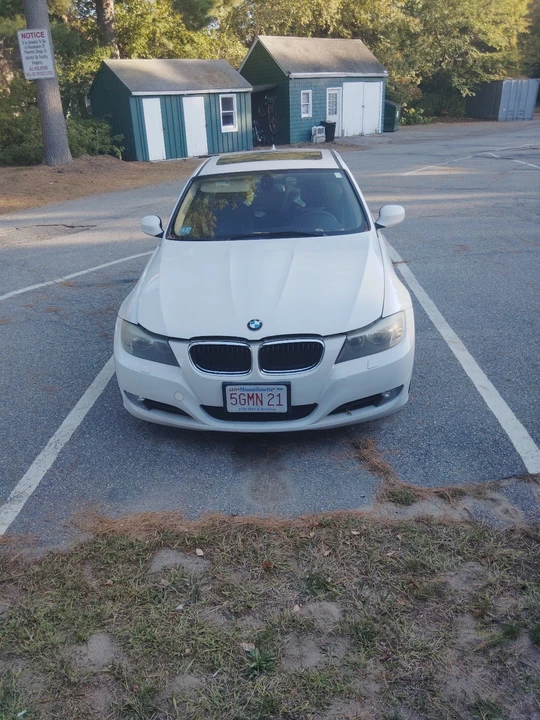 2011 BMW E90 3 Series Sedan - Image 4 of 4