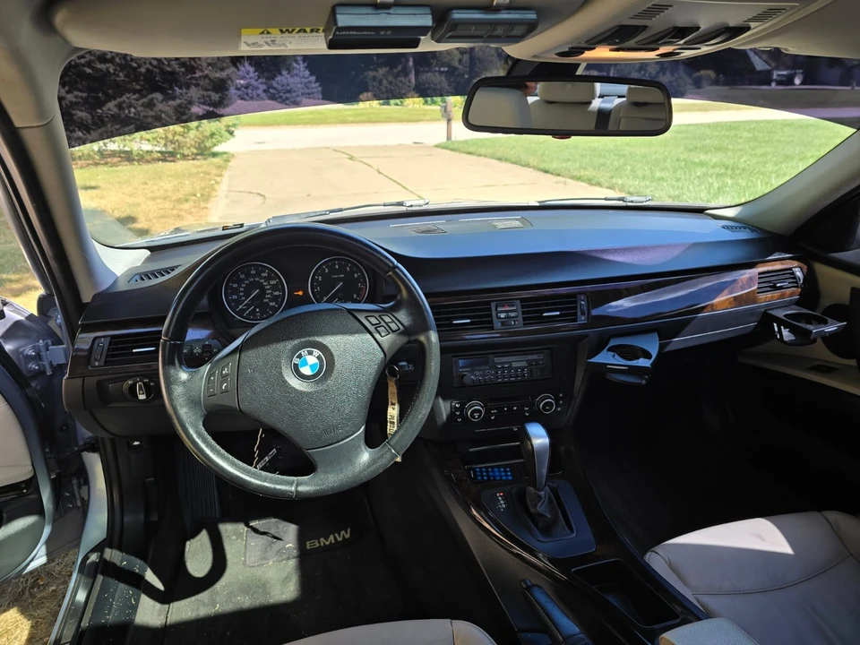 2011 BMW E90 3 Series Sedan - Image 6 of 11