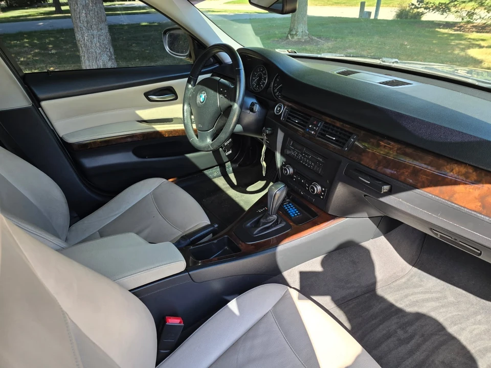 2011 BMW E90 3 Series Sedan - Image 7 of 11