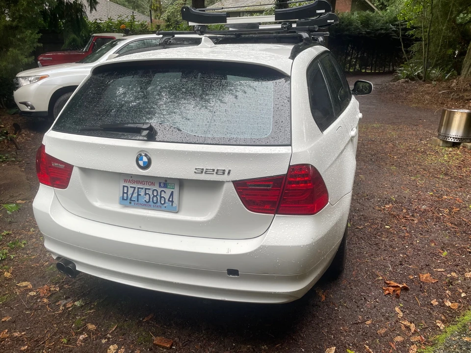 2011 BMW E90 3 Series Sedan - Image 2 of 6