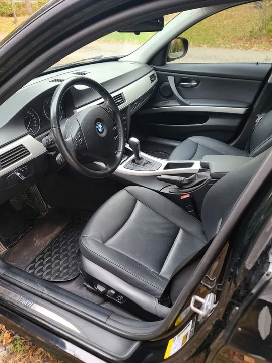 2011 BMW 3 Series - Image 5 of 7