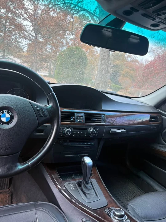 2011 BMW E90 3 Series Sedan - Image 5 of 6
