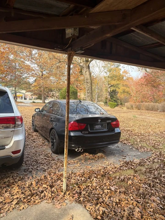 2011 BMW E90 3 Series Sedan - Image 2 of 6
