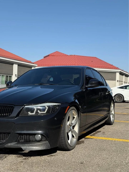 2011 BMW E90 3 Series Sedan - Image 2 of 3