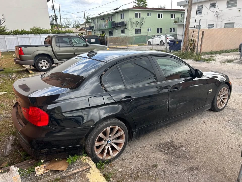 2011 BMW E90 3 Series Sedan - Image 2 of 5