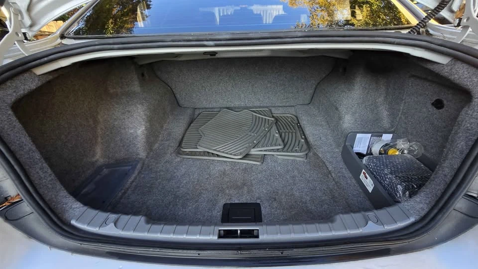 2011 BMW E90 3 Series Sedan - Image 8 of 11
