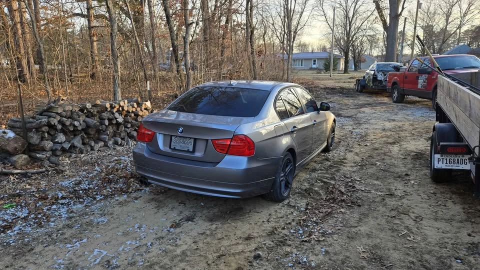2011 BMW E90 3 Series Sedan - Image 4 of 5