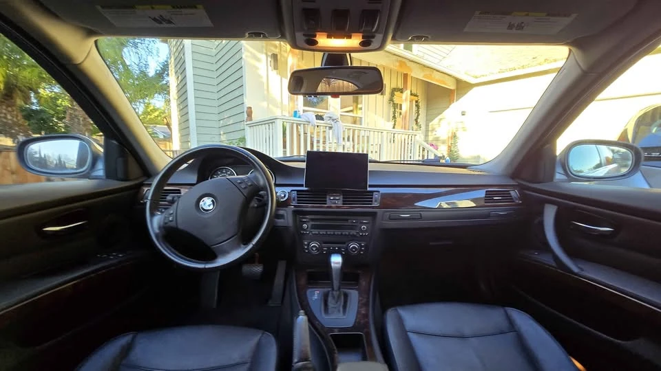 2011 BMW E90 3 Series Sedan - Image 7 of 11