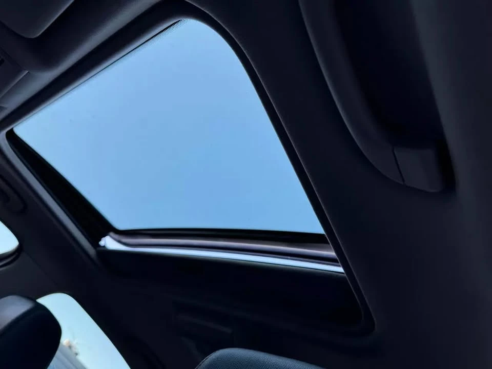 2011 BMW E90 3 Series Sedan - Image 12 of 14